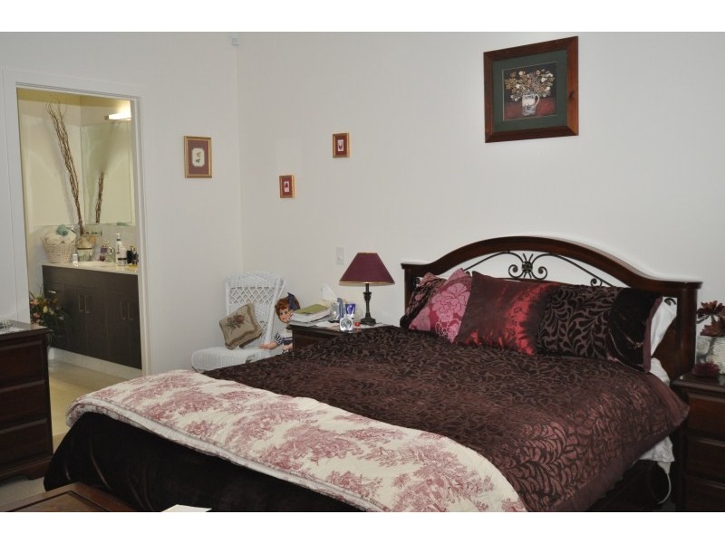 10 Chip In Place, Helensvale QLD 4212