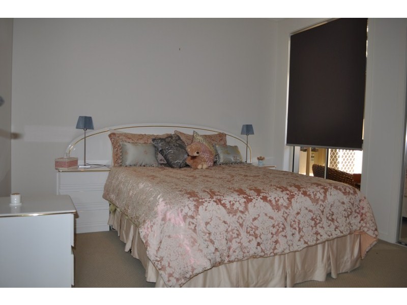 10 Chip In Place, Helensvale QLD 4212