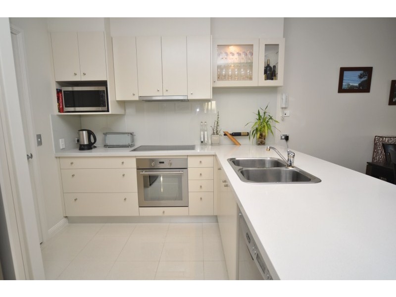 3/27 Gordon Street, Labrador QLD 4215