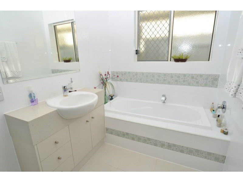 3/27 Gordon Street, Labrador QLD 4215
