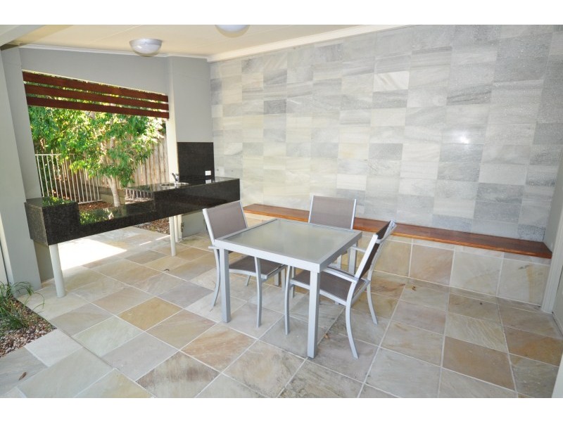 3/27 Gordon Street, Labrador QLD 4215