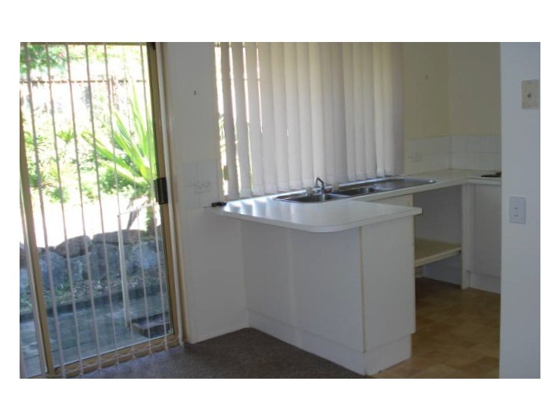 2/5 Waterbird Court, Coombabah QLD 4216