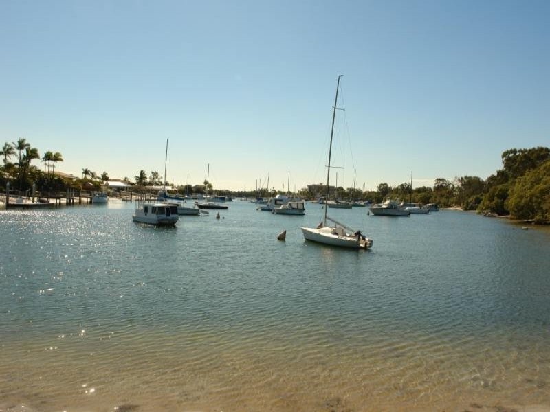 2/34 Nankeen Avenue, Paradise Point QLD 4216