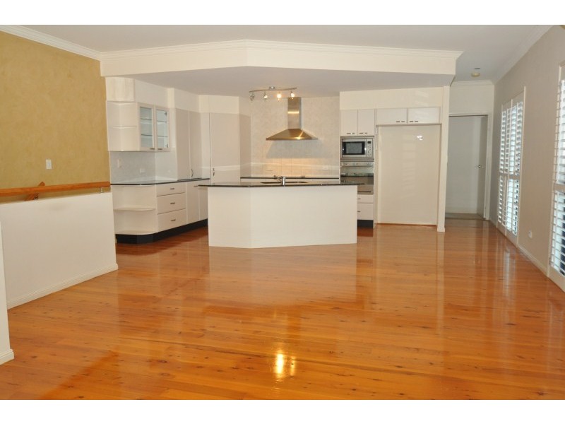 2/36 Poinsettia Avenue, Runaway Bay QLD 4216