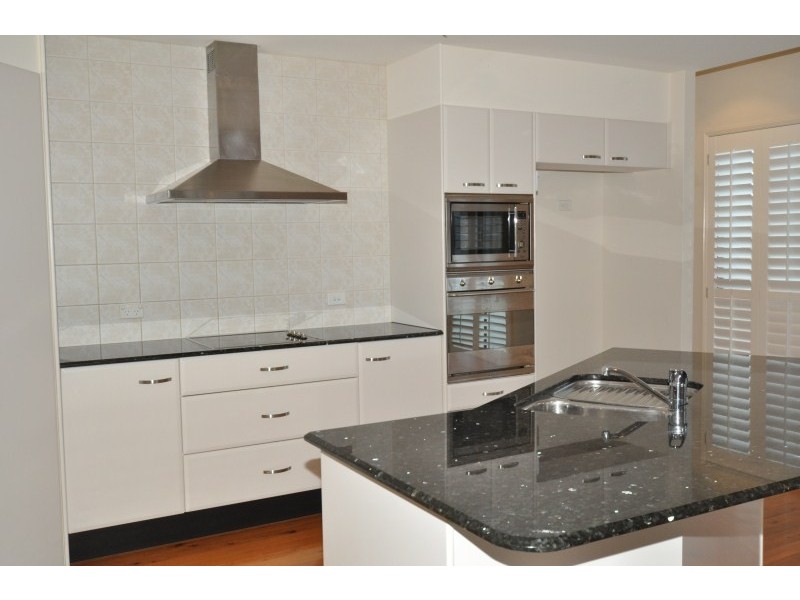 2/36 Poinsettia Avenue, Runaway Bay QLD 4216