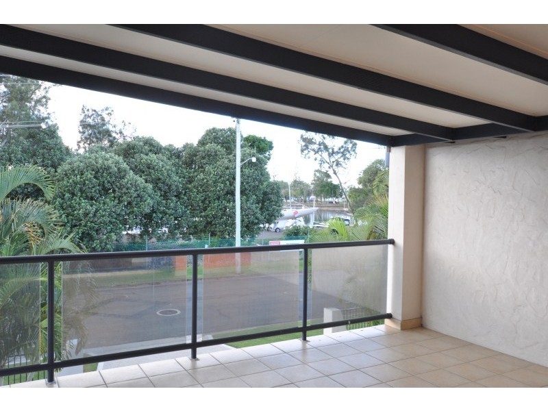 2/36 Poinsettia Avenue, Runaway Bay QLD 4216