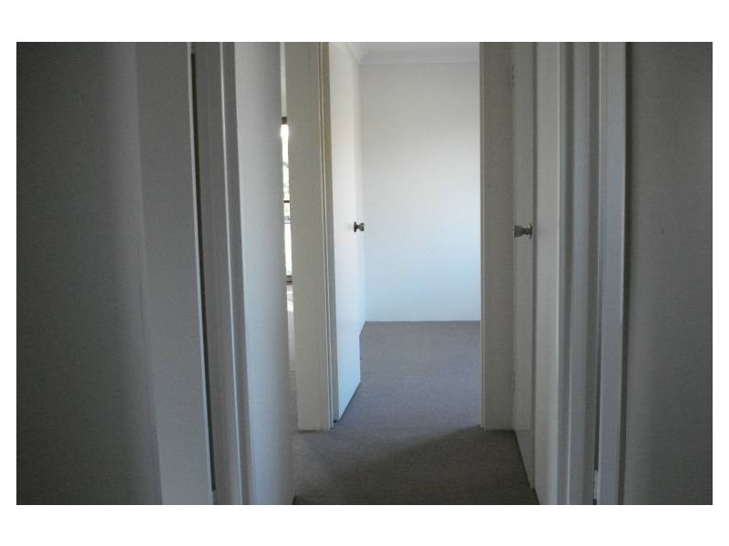 2/156 Frank Street, Labrador QLD 4215