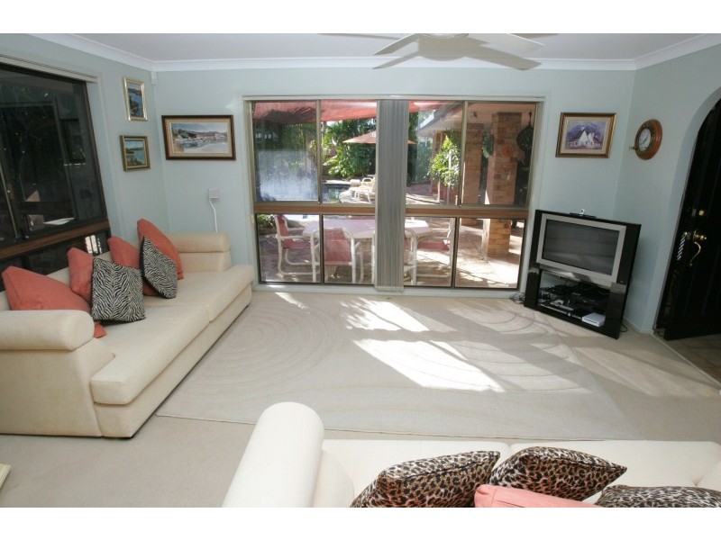 6 Hyacinth Avenue, Hollywell QLD 4216