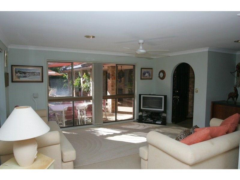 6 Hyacinth Avenue, Hollywell QLD 4216