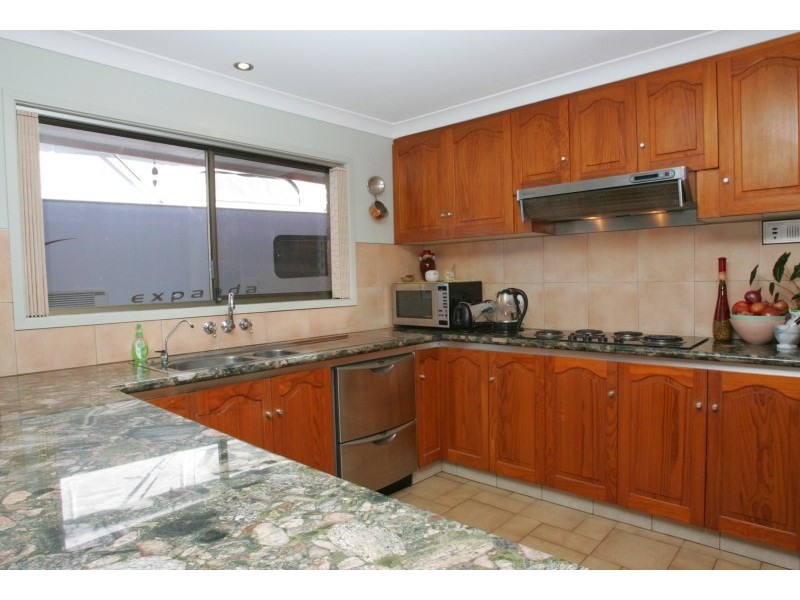 6 Hyacinth Avenue, Hollywell QLD 4216