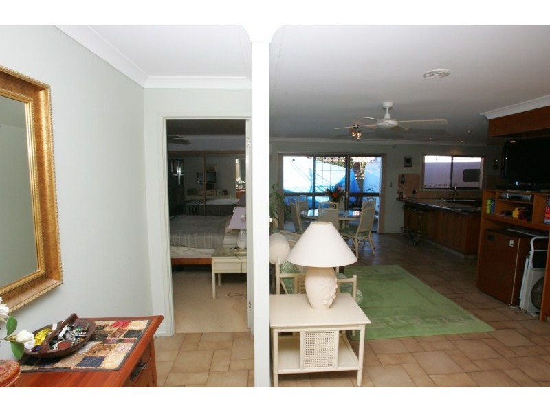 6 Hyacinth Avenue, Hollywell QLD 4216