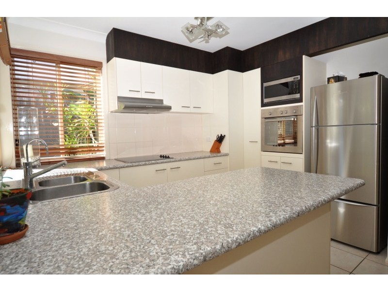 42 Marble Arch Place, Arundel QLD 4214