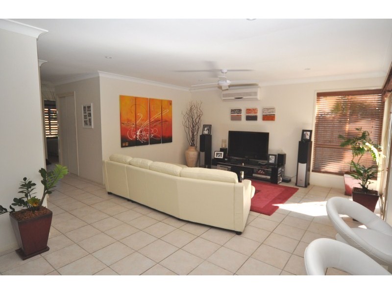 42 Marble Arch Place, Arundel QLD 4214