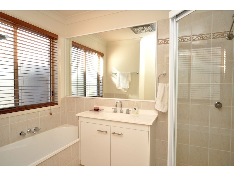 42 Marble Arch Place, Arundel QLD 4214