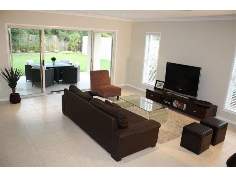 9126 Peter Senior Drive, Hope Island QLD 4212