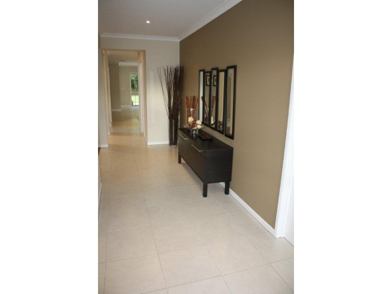 9126 Peter Senior Drive, Hope Island QLD 4212