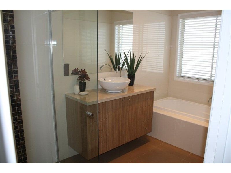 9126 Peter Senior Drive, Hope Island QLD 4212