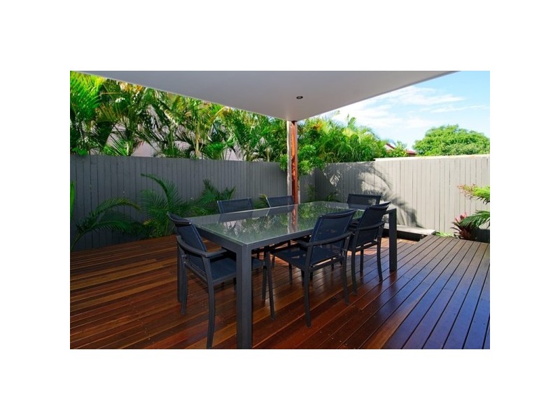 5 Donald Avenue, Paradise Point QLD 4216