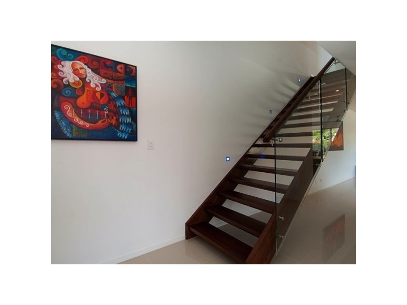 5 Donald Avenue, Paradise Point QLD 4216