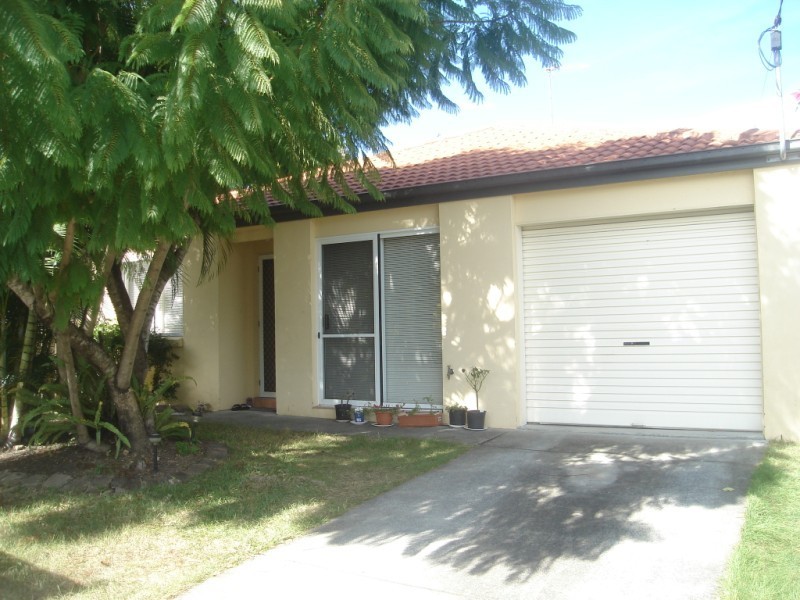 2/238 Central Street, Labrador QLD 4215