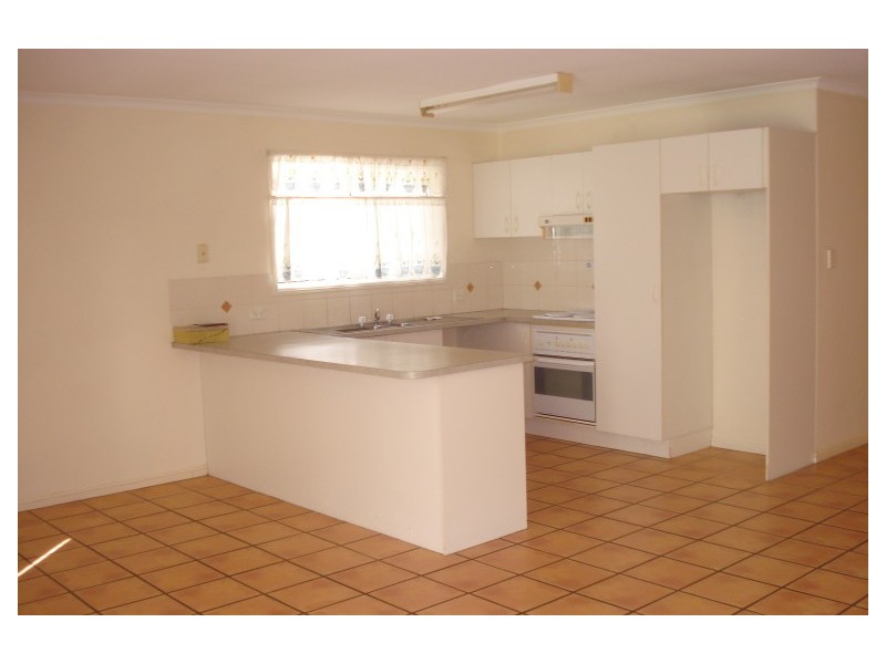 2/238 Central Street, Labrador QLD 4215