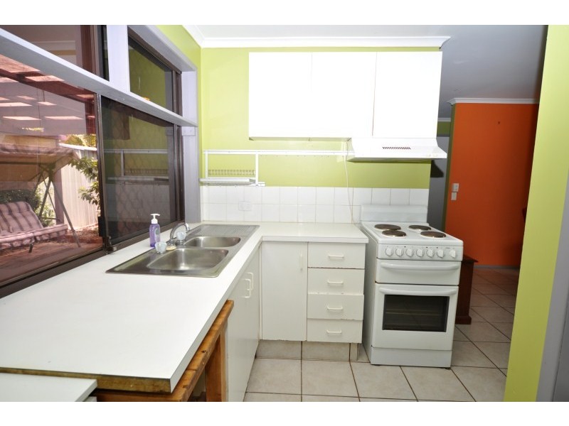 1/185 Olsen Avenue, Labrador QLD 4215