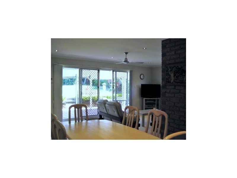 2/8 Ash Court, Arundel QLD 4214