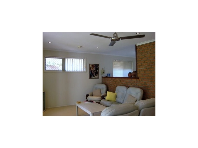 2/8 Ash Court, Arundel QLD 4214