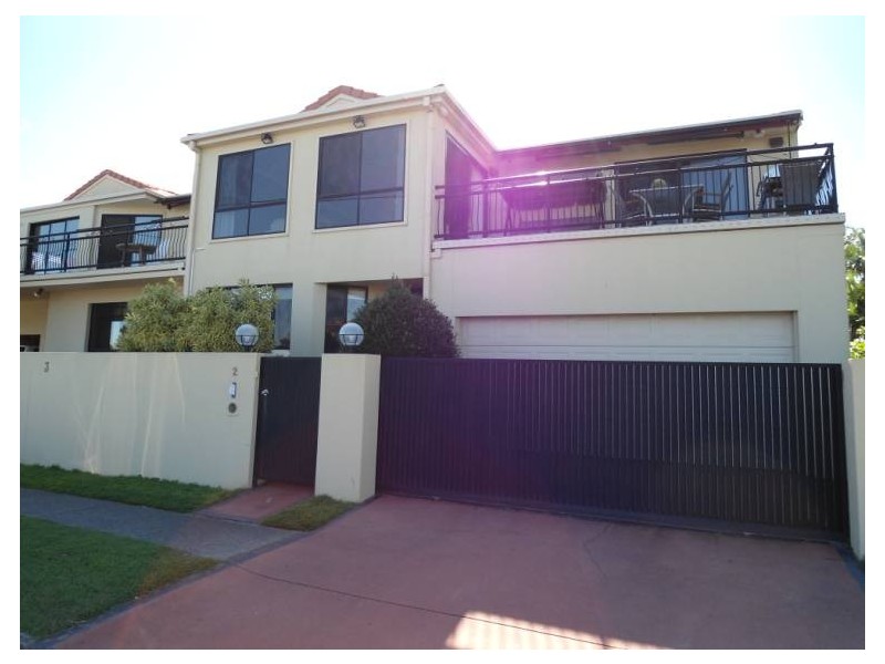 2/3 Ray Street, Runaway Bay QLD 4216