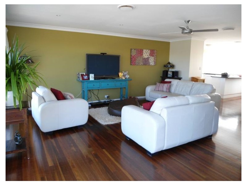 2/3 Ray Street, Runaway Bay QLD 4216