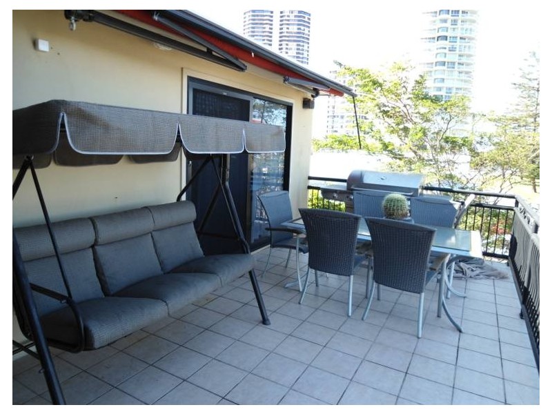 2/3 Ray Street, Runaway Bay QLD 4216