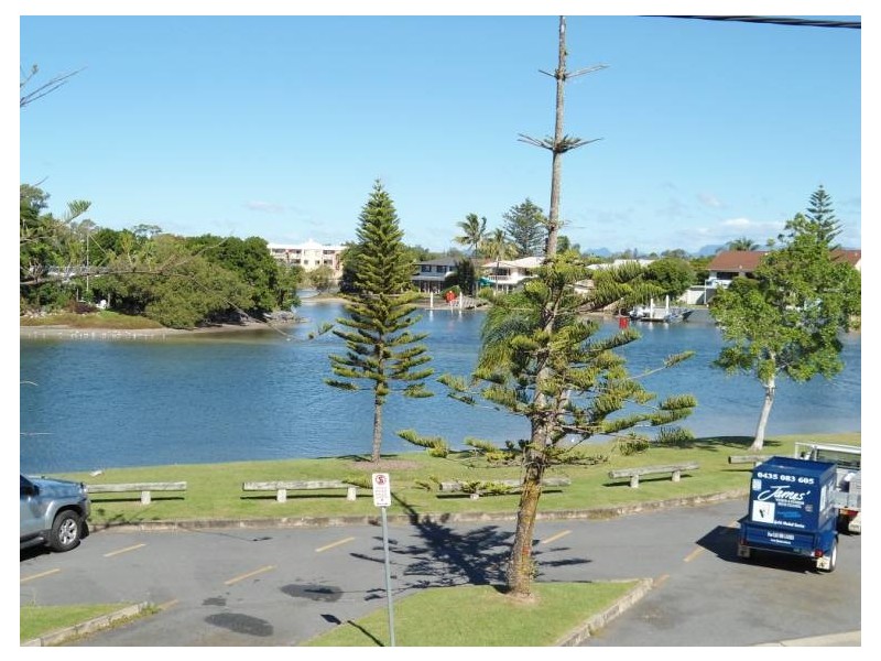 2/3 Ray Street, Runaway Bay QLD 4216