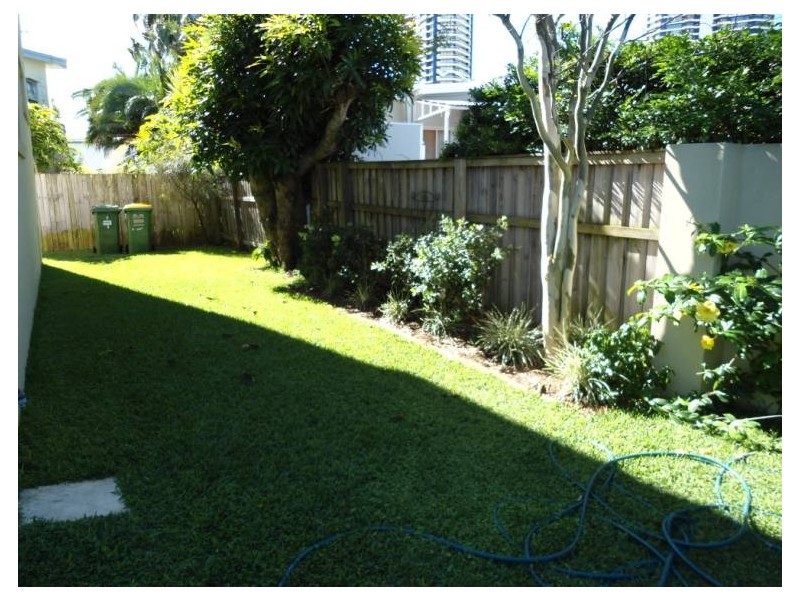 2/3 Ray Street, Runaway Bay QLD 4216