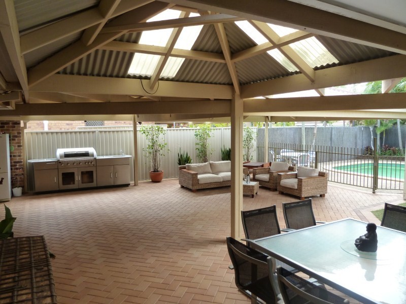 11 Waranga Way, Coombabah QLD 4216