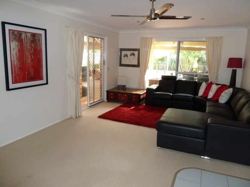 11 Waranga Way, Coombabah QLD 4216