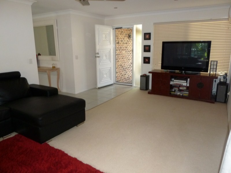 11 Waranga Way, Coombabah QLD 4216