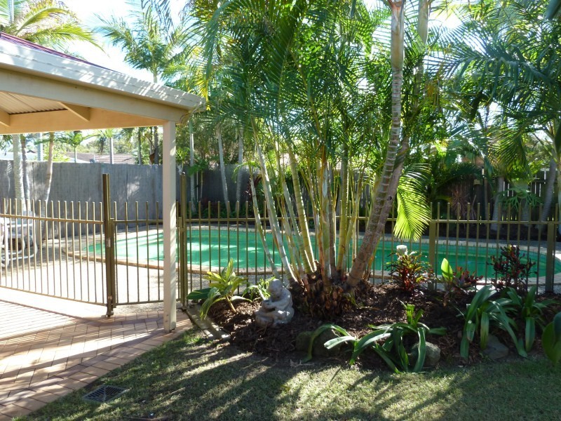11 Waranga Way, Coombabah QLD 4216