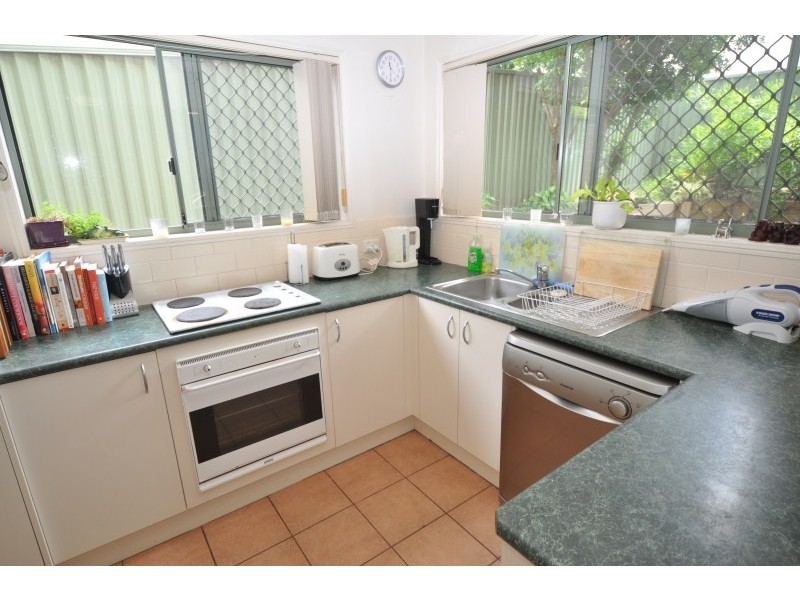 4/93 Whiting Street, Labrador QLD 4215