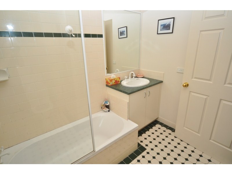 4/93 Whiting Street, Labrador QLD 4215