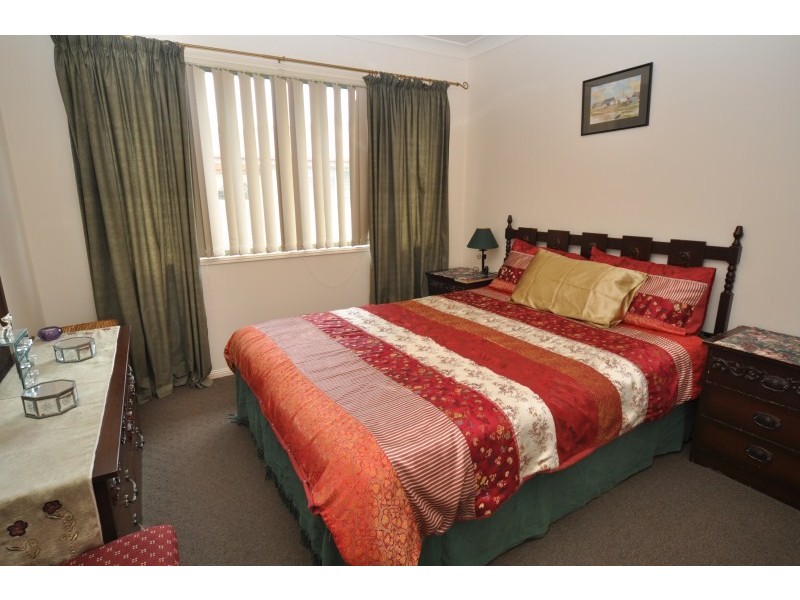 4/93 Whiting Street, Labrador QLD 4215