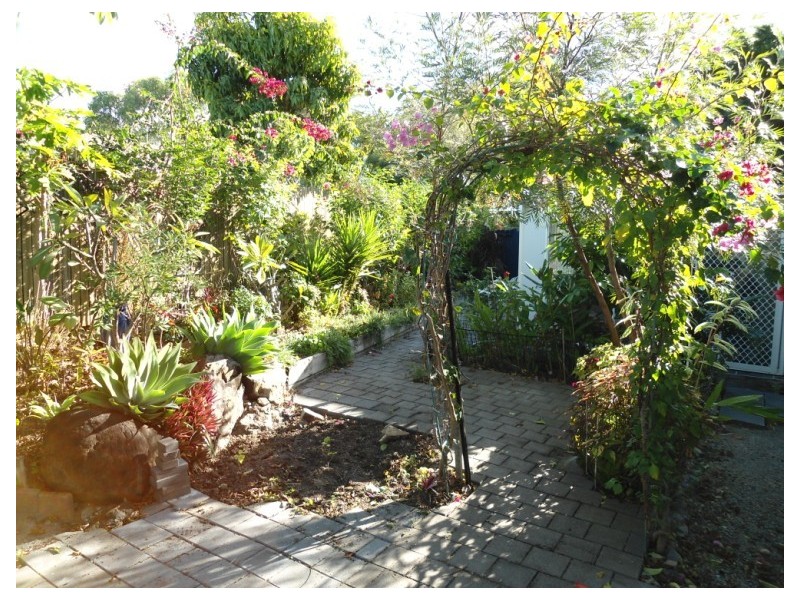 2/2 Hollywood Place, Oxenford QLD 4210