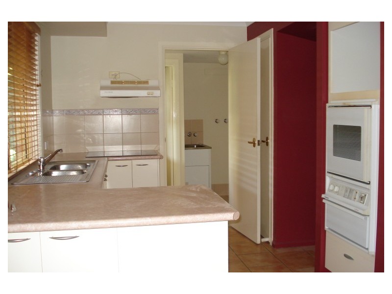 4/33 Government Road, Labrador QLD 4215