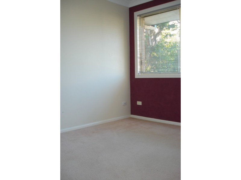 4/33 Government Road, Labrador QLD 4215