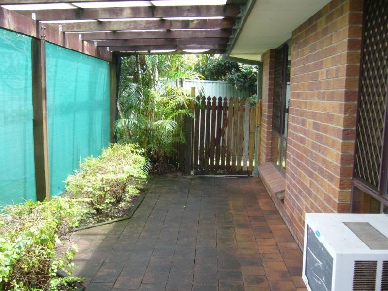 2/12 Telopea Street, Labrador QLD 4215