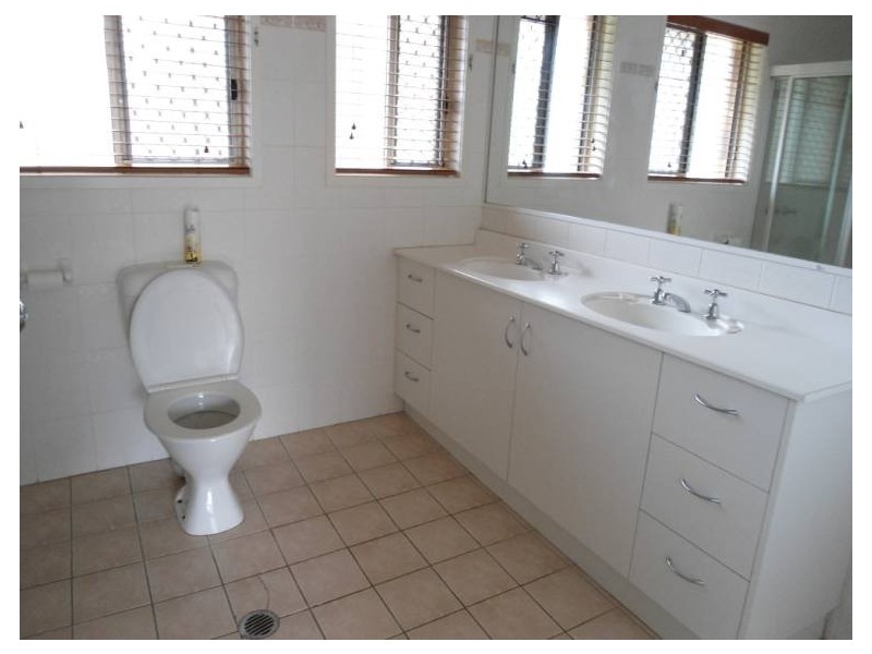 39 Bloodwood Court, Molendinar QLD 4214