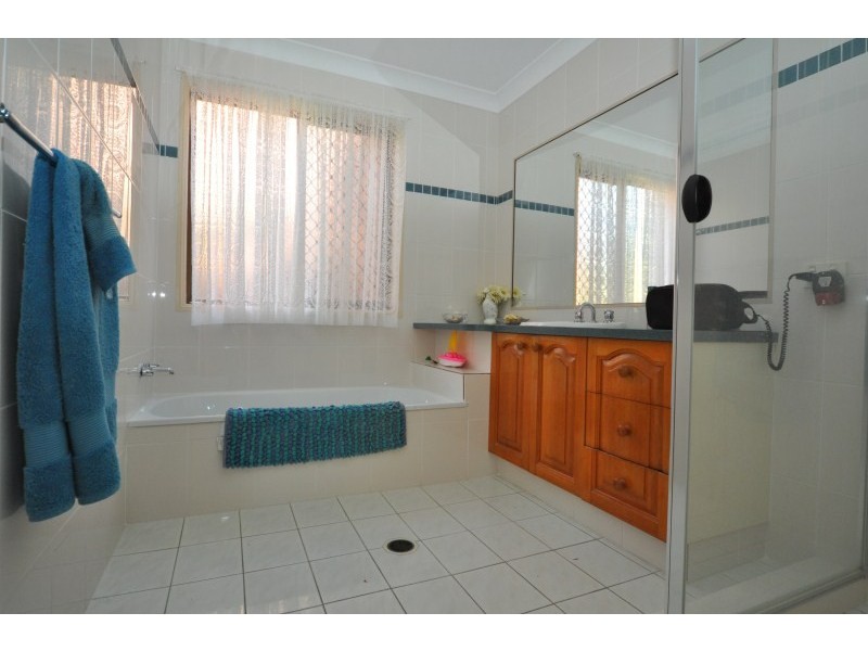 25 Sundown Drive, Paradise Point QLD 4216