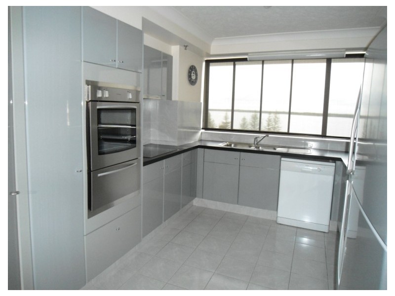 28/7 Oatland Esplanade, Runaway Bay QLD 4216