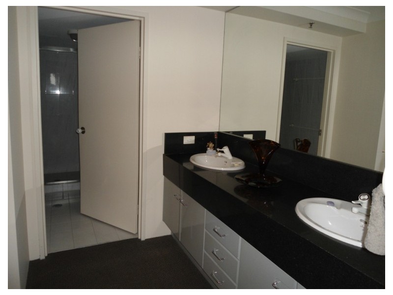 28/7 Oatland Esplanade, Runaway Bay QLD 4216