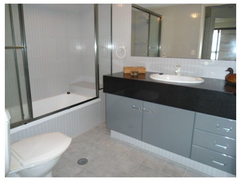 28/7 Oatland Esplanade, Runaway Bay QLD 4216