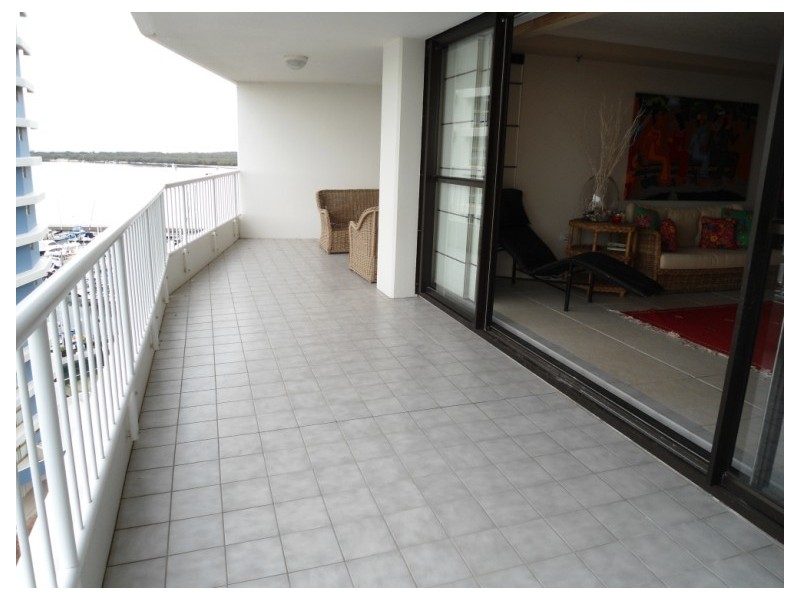 28/7 Oatland Esplanade, Runaway Bay QLD 4216